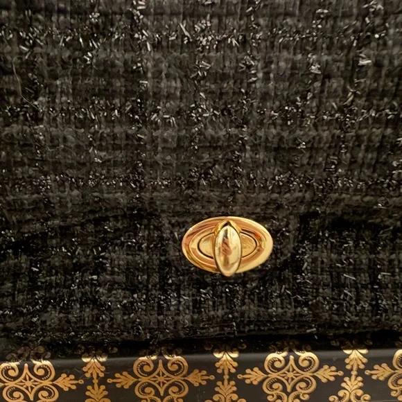 Black Sparkly Tweed Crossbody Bag with Gold Hardware & Chain Strap - Picture 2 of 6